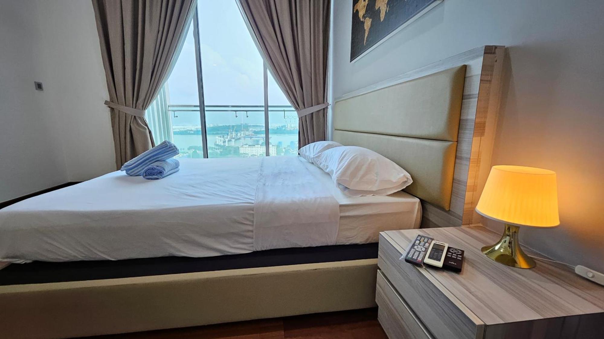 Paragon Suites Studios With Private Jacuzzi Near Ciq Rts Джохор Бахру Екстериор снимка