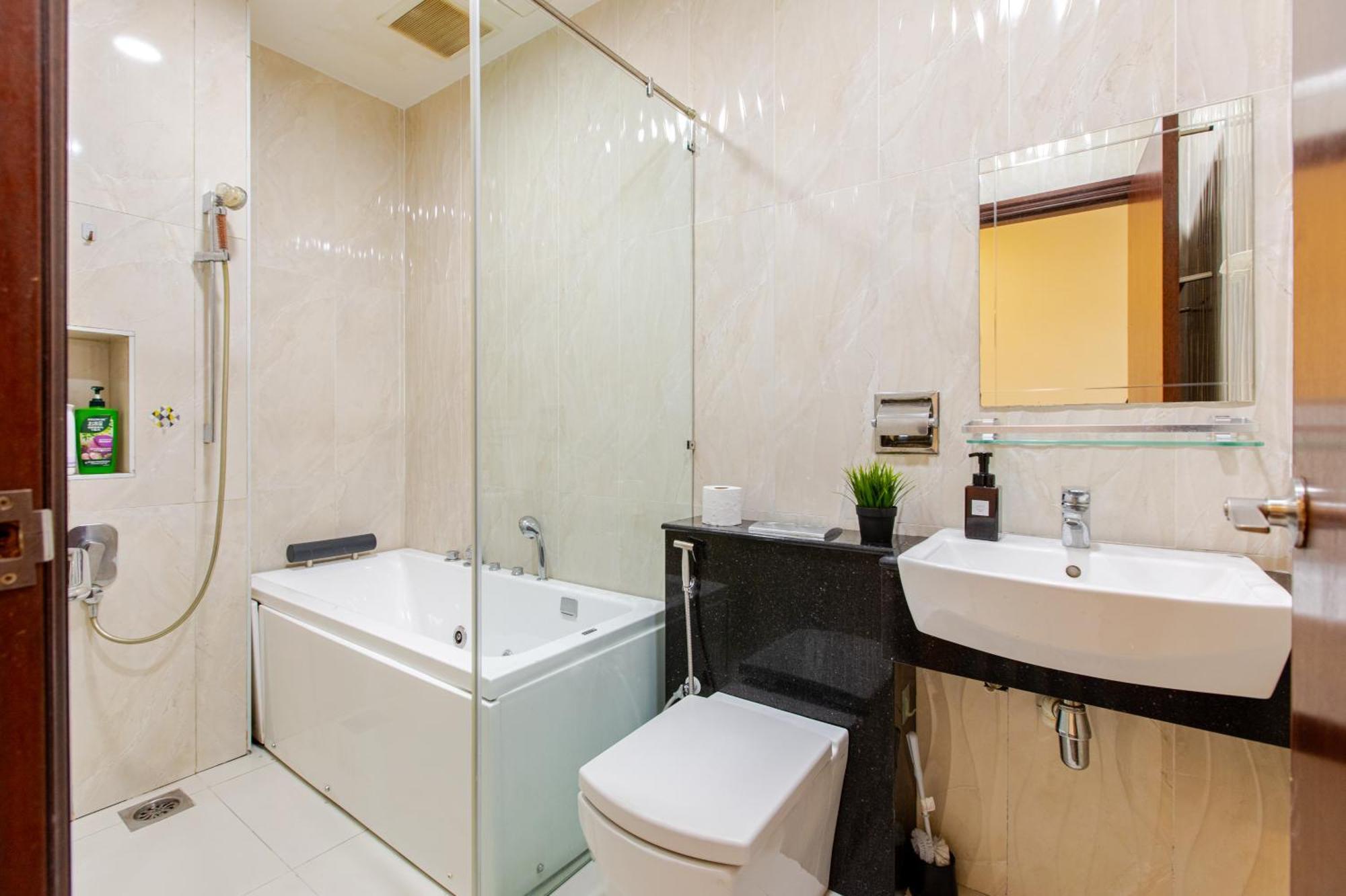 Paragon Suites Studios With Private Jacuzzi Near Ciq Rts Джохор Бахру Екстериор снимка