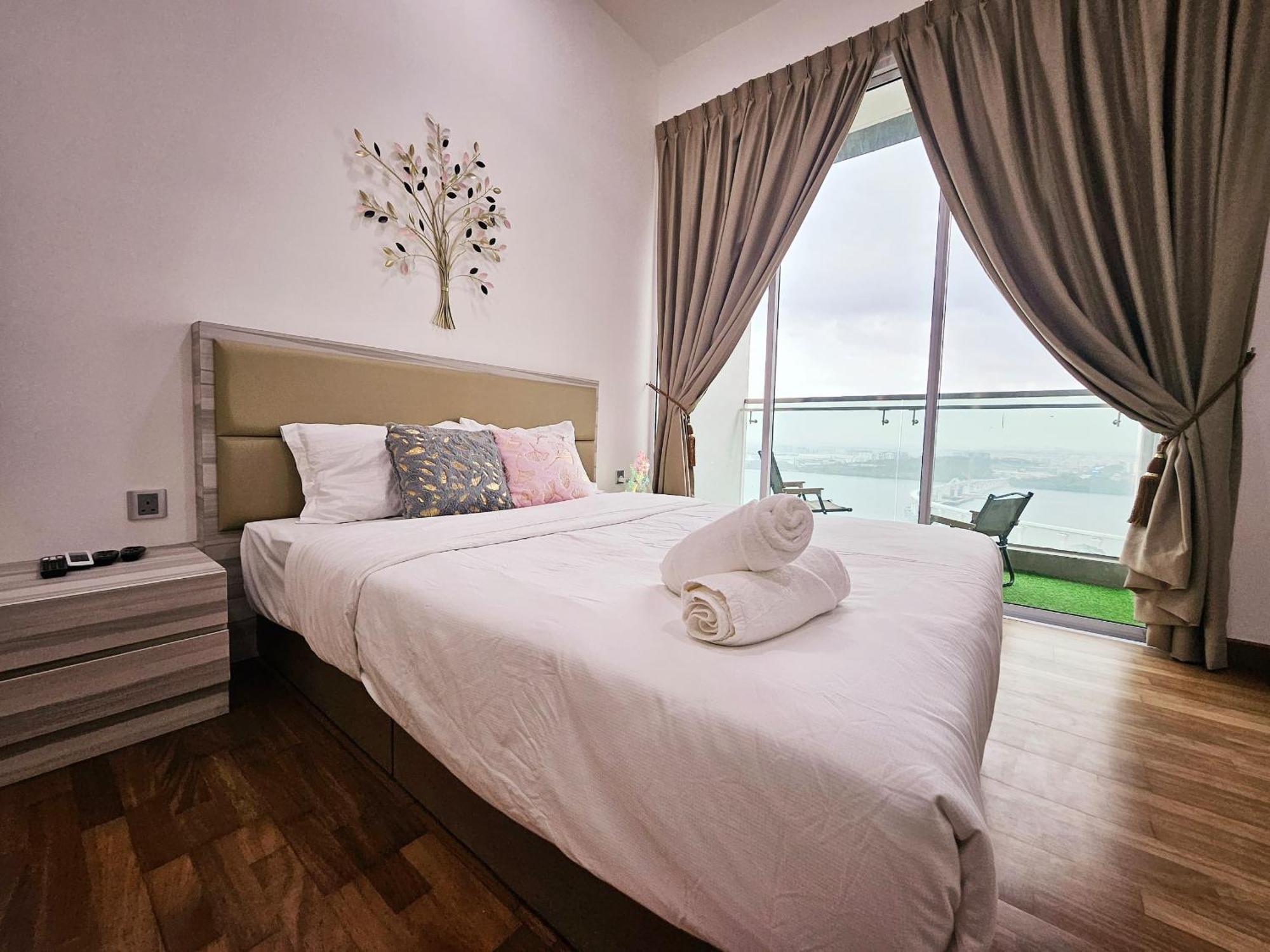 Paragon Suites Studios With Private Jacuzzi Near Ciq Rts Джохор Бахру Екстериор снимка