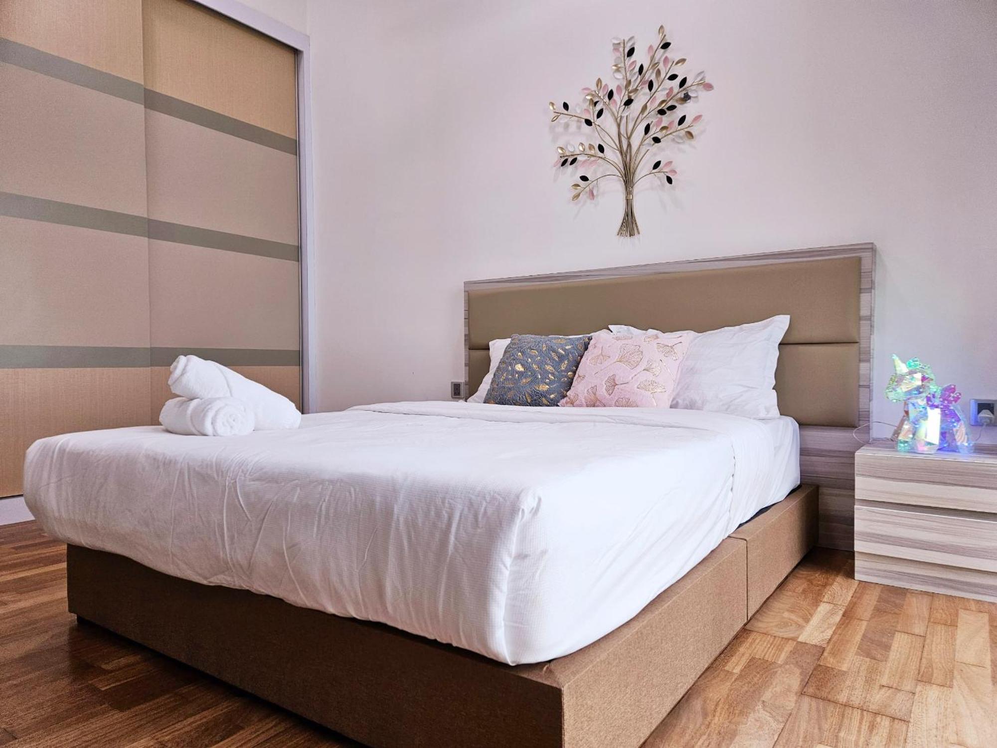 Paragon Suites Studios With Private Jacuzzi Near Ciq Rts Джохор Бахру Екстериор снимка