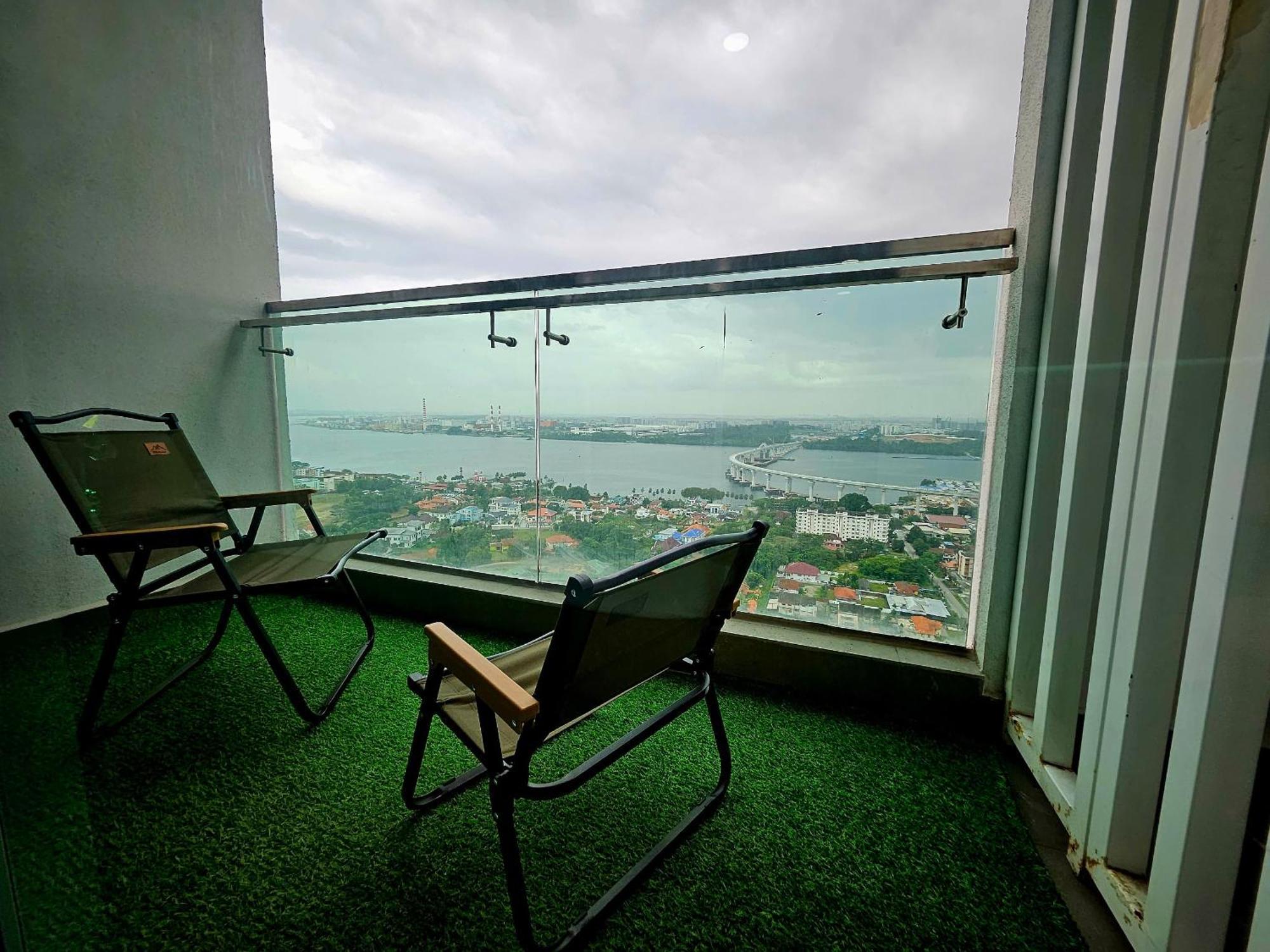 Paragon Suites Studios With Private Jacuzzi Near Ciq Rts Джохор Бахру Екстериор снимка