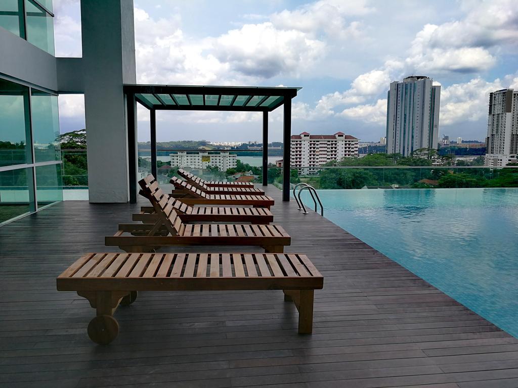 Paragon Suites Studios With Private Jacuzzi Near Ciq Rts Джохор Бахру Екстериор снимка