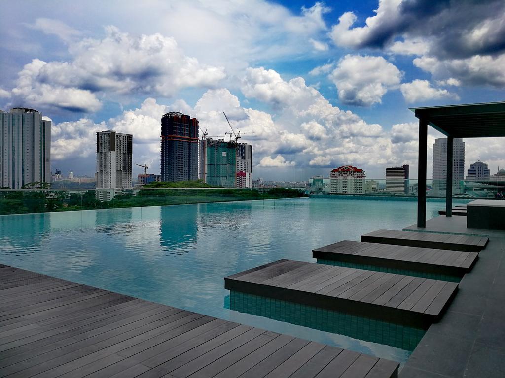 Paragon Suites Studios With Private Jacuzzi Near Ciq Rts Джохор Бахру Екстериор снимка